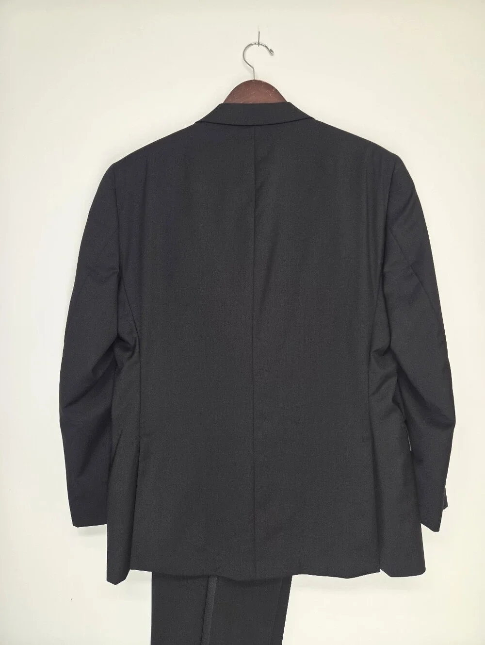Vera Wang Black 2-Piece Tuxedo 44R/38W Grosgrain Notch Lapel  100% Wool